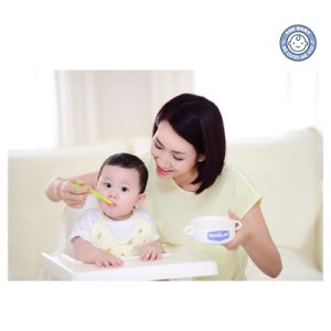 cho trẻ ăn bột ăn dặm đúng cách
